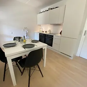 With Balcony, Free Parking W Elevator Lejlighed