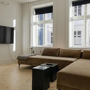 Perfect In Superb Location By Stroget, The Metro & Attractions Lejlighed